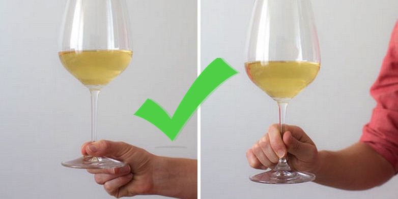 hướng dẫn cách cầm ly rượu vang