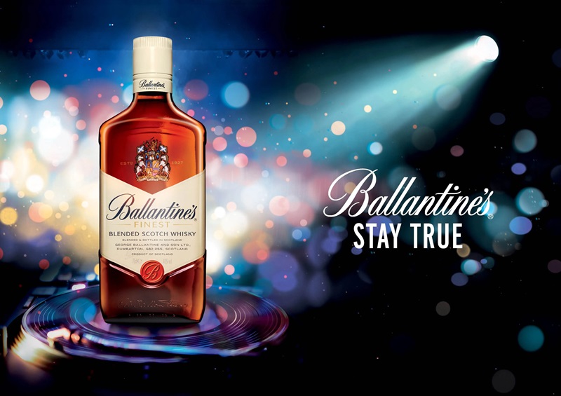 thưởng thức rượu ballantines