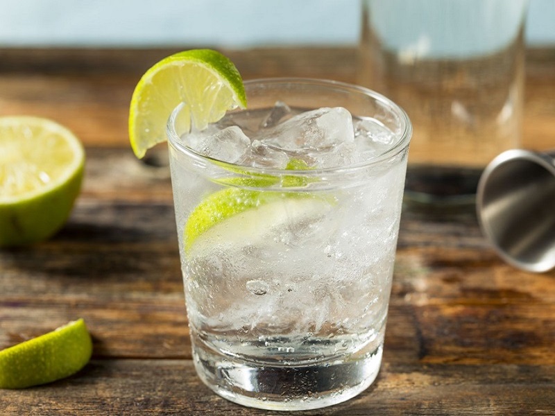 rượu gin tonic