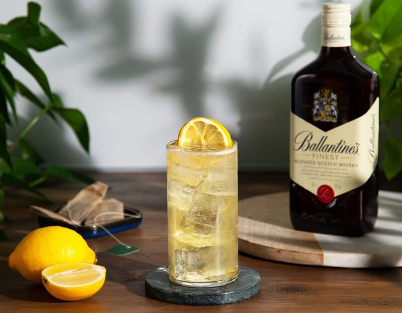 pha ballantines với trái cây