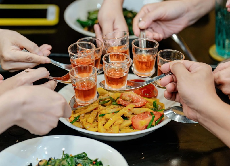 ai không nên uống rượu sầu riêng