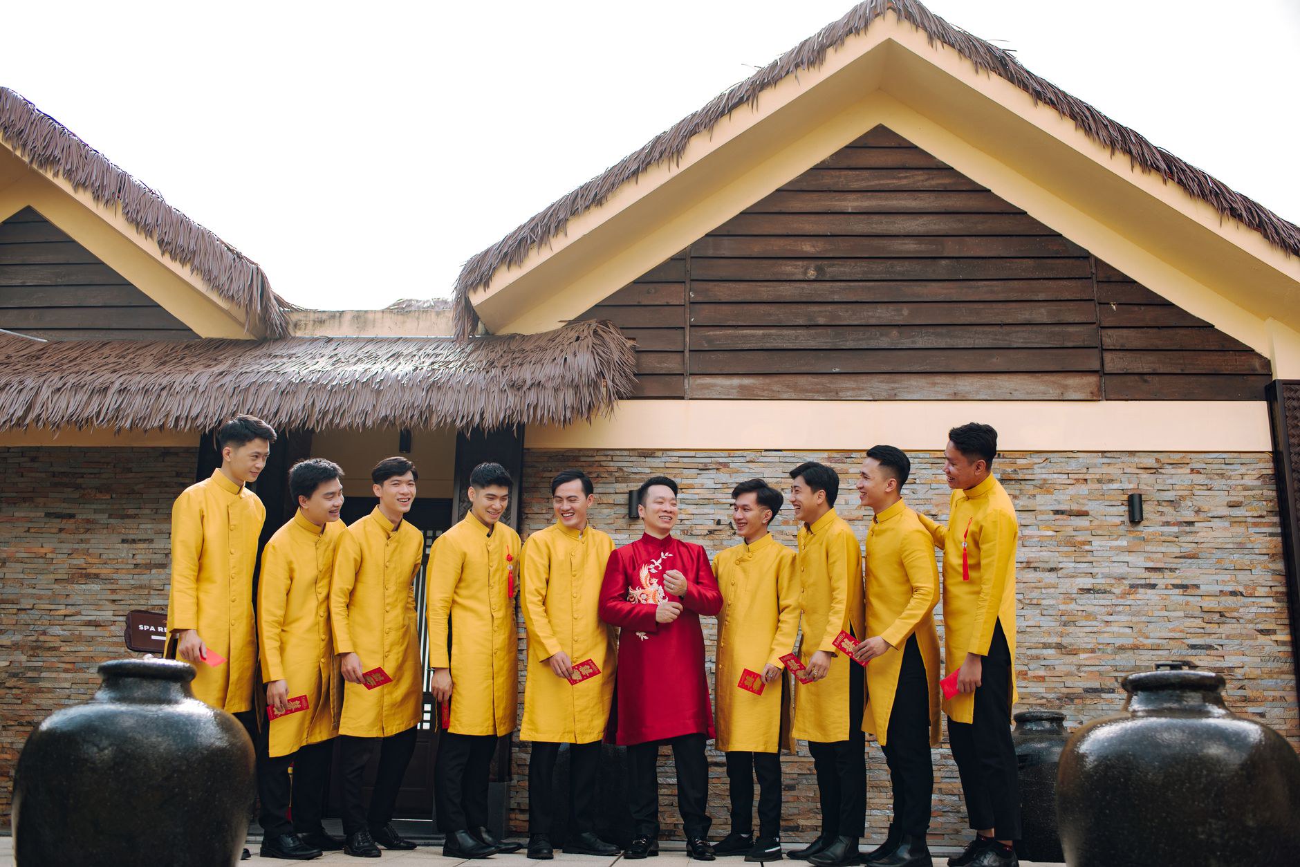Kết Luận: Chuẩn Bị Tiệc Tất Niên Trọn Vẹn Từ Rượu Đến Trang Phục Kết Luận: Chuẩn Bị Tiệc Tất Niên Trọn Vẹn Từ Rượu Đến Trang Phục